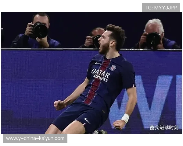 巴黎圣日耳曼中前场连线顺畅，节奏被牢牢掌控